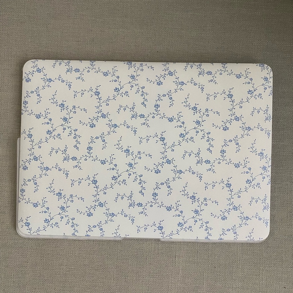 Floral Blue and White MacBook Air13 cover